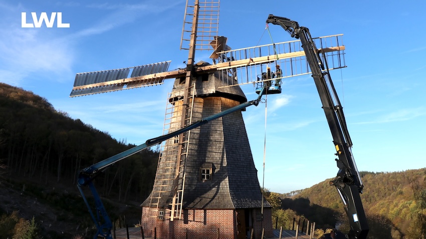 Die Dokumentation des Windmühlenumzugs zog sich über Jahre. Mit großem Aufwand wurde die Museumsmühle transloziert. Dazu wurde die Mühle von einem niederländischen Spezialunternehmen komplett zerlegt, umfänglich restauriert und an einem neuen Ort im Museum wieder aufgebaut. Fast drei Jahre dauerte die gesamte Aktion, nicht zuletzt bedingt durch die Corona-Pandemie und Rohstoffverknappung im Zuge des Krieges in der Ukraine. Insgesamt entstanden annähernd 60 Filmformate in diesem Zeitraum. Von social-media Beiträgen bis zum Wartungsmanual für künftige Museumsmüller. Content mit Inhalt.